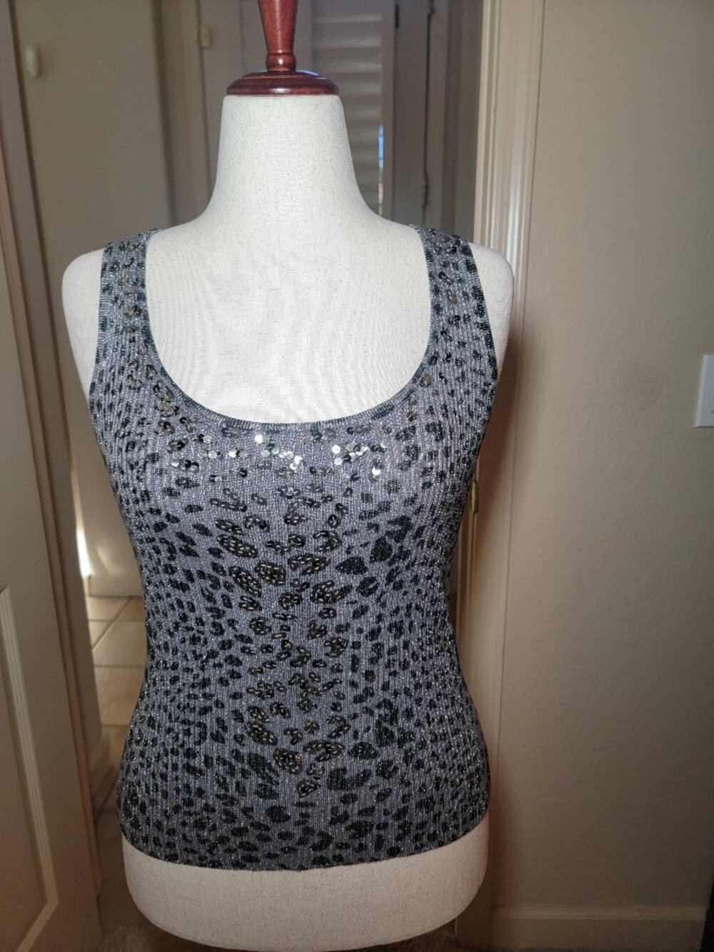BELLDINI SLEEVELESS TANK TOP BLOUSE ANIMAL PRINT EMBELLISHED SIZE M BLACK/GRAY